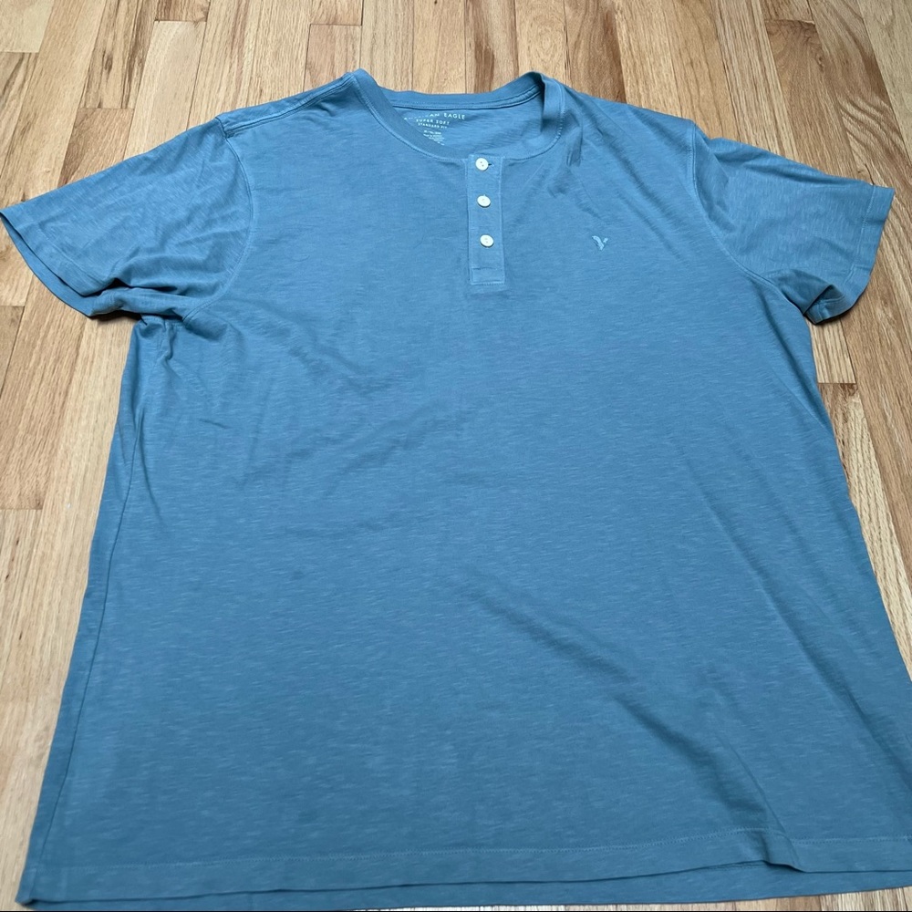 American eagle t shirt